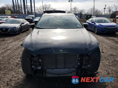 Piąte zdjęcie samochodu w środku: 2019 VOLVO XC60 T6 MOMENTUM VIN:LYVA22RK5KB237992 - miniatura