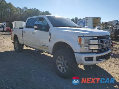 Czwarte zdjęcie samochodu z boku: 2017 FORD F250 SUPER DUTY VIN:1FT7W2BT6HEC28423 - miniatura
