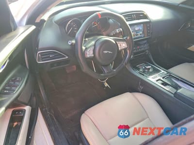 Zdjęcie 8 z 12 samochodu: 2018 JAGUAR XE VIN:SAJAR4FX4JCP27312 - miniatura
