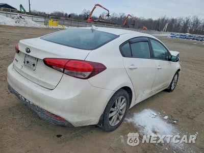 Trzecie zdjęcie samochodu z tyłu: 2017 KIA FORTE LX VIN:3KPFL4A79HE035207 - miniatura