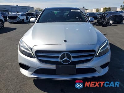 Piąte zdjęcie samochodu w środku: 2019 MERCEDES-BENZ C 300 4MATIC VIN:55SWF8EB6KU292029 - miniatura