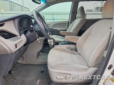 Zdjęcie 7 z 12 samochodu: 2015 TOYOTA SIENNA LE VIN:5TDKK3DC3FS616399 - miniatura