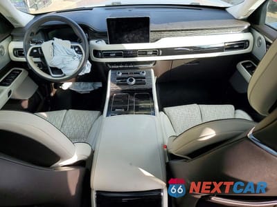 Zdjęcie 8 z 12 samochodu: 2023 LINCOLN AVIATOR BLACK LABEL VIN:5LM5J9XC0PGL23725 - miniatura