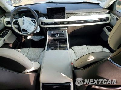 Zdjęcie 8 z 13 samochodu: 2023 LINCOLN AVIATOR BLACK LABEL VIN:5LM5J9XC0PGL23725 - miniatura