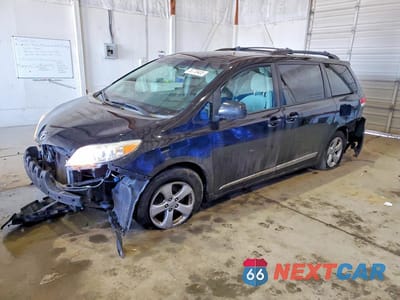2014 TOYOTA SIENNA LE 5TDKK3DCXES423830 - główne zdjęcie licytacji z USA - miniatura