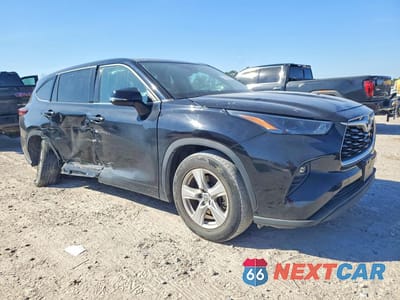 Czwarte zdjęcie samochodu z boku: 2022 TOYOTA HIGHLANDER LE VIN:5TDZZRAH0NS102988 - miniatura