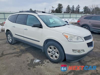 Czwarte zdjęcie samochodu z boku: 2012 CHEVROLET TRAVERSE LS VIN:1GNKVEED9CJ422986 - miniatura