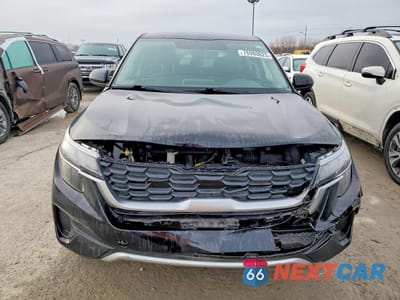 Piąte zdjęcie samochodu w środku: 2021 KIA SELTOS LX VIN:KNDEPCAA4M7174662 - miniatura