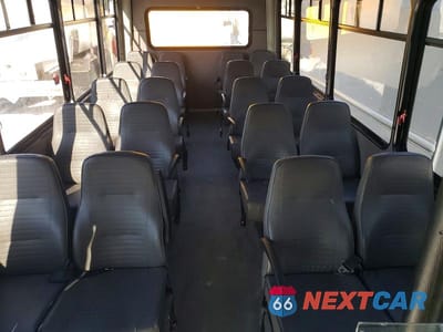 Zdjęcie 10 z 13 samochodu: 2015 FORD F550 SUPER DUTY SHUTTLE BUS VIN:1FDGF5GT4FED71437 - miniatura
