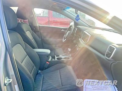 Piąte zdjęcie samochodu w środku: 2022 KIA SPORTAGE LX VIN:KNDPMCAC2N7001369 - miniatura