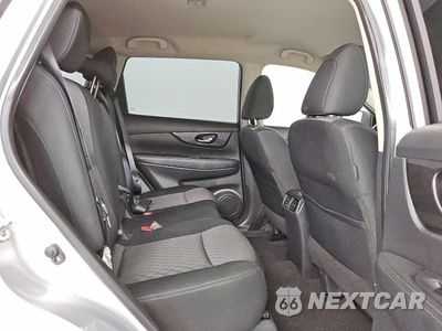 Zdjęcie 11 z 13 samochodu: 2017 NISSAN ROGUE S VIN:KNMAT2MT9HP608209 - miniatura