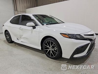 Czwarte zdjęcie samochodu z boku: 2024 TOYOTA CAMRY SE VIN:4T1G11AK2RU232859 - miniatura