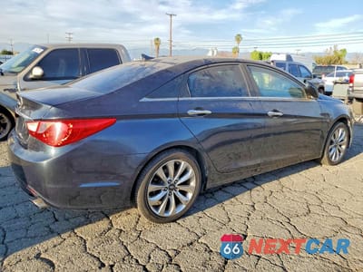 Trzecie zdjęcie samochodu z tyłu: 2011 HYUNDAI SONATA SE VIN:5NPEC4AC1BH071078 - miniatura