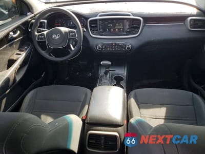 Zdjęcie 8 z 12 samochodu: 2020 KIA SORENTO VIN:5XYPG4A32LG681027 - miniatura