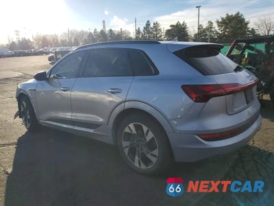 Drugie zdjęcie samochodu z przodu: 2022 AUDI E-TRON PREMIUM VIN:WA1AAAGE4NB007547 - miniatura