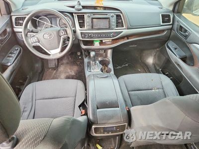 Zdjęcie 8 z 13 samochodu: 2019 TOYOTA HIGHLANDER LE VIN:5TDZARFH9KS043130 - miniatura