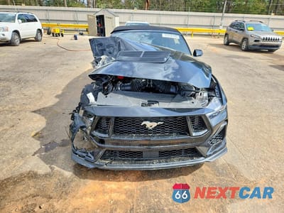 Piąte zdjęcie samochodu w środku: 2025 FORD MUSTANG GT VIN:1FAGP8FF4S5108167 - miniatura