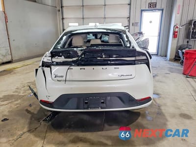 Zdjęcie 6 z 12 samochodu: 2024 TOYOTA PRIUS PRIME SE VIN:JTDACACU2R3018690 - miniatura