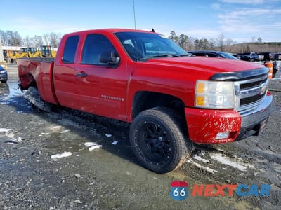 Czwarte zdjęcie samochodu z boku: 2008 CHEVROLET SILVERADO K1500 VIN:1GCEK19048Z149852 - miniatura