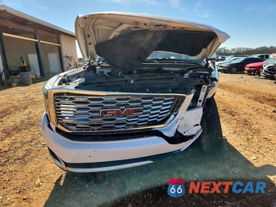 Piąte zdjęcie samochodu w środku: 2019 GMC YUKON XL DENALI VIN:1GKS1HKJ8KR256920 - miniatura