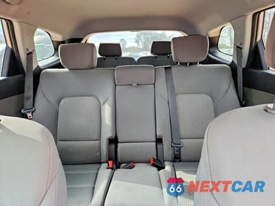Zdjęcie 10 z 13 samochodu: 2017 HYUNDAI SANTA FE SE VIN:KM8SMDHF7HU256682 - miniatura