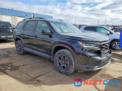Czwarte zdjęcie samochodu z boku: 2025 HONDA PILOT TRAILSPORT VIN:5FNYG1H67SB173208 - miniatura