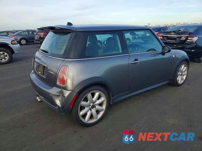 Trzecie zdjęcie samochodu z tyłu: 2004 MINI COOPER S VIN:WMWRE33484TD85899 - miniatura