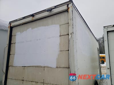 Trzecie zdjęcie samochodu z tyłu: 2018 CHEVROLET EXPRESS G4500 VIN:1HA6GVCG0JN007879 - miniatura