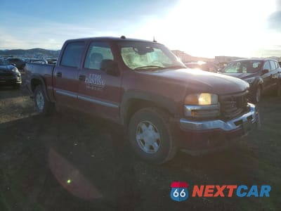 Czwarte zdjęcie samochodu z boku: 2005 GMC NEW SIERRA K1500 VIN:2GTEK13T551176002 - miniatura