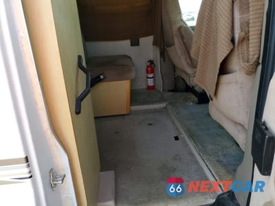 Zdjęcie 6 z 10 samochodu: 2006 CHEVROLET EXPRESS 3500 RECREATIONAL VEHICLE VIN:1GCHG39U161223897 - miniatura