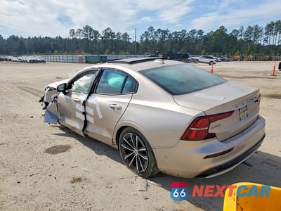 Drugie zdjęcie samochodu z przodu: 2025 VOLVO S60 PLUS VIN:7JRH60FC0SG364935 - miniatura