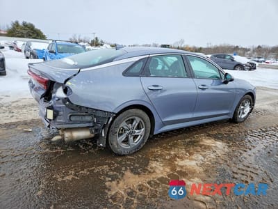 Trzecie zdjęcie samochodu z tyłu: 2022 KIA K5 LXS VIN:5XXG14J24NG145700 - miniatura