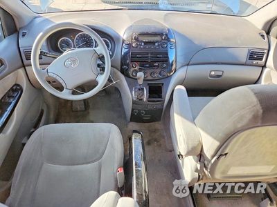 Zdjęcie 8 z 14 samochodu: 2005 TOYOTA SIENNA CE VIN:5TDZA23C25S336775 - miniatura