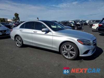 Czwarte zdjęcie samochodu z boku: 2019 MERCEDES-BENZ C 300 4MATIC VIN:55SWF8EB6KU292029 - miniatura