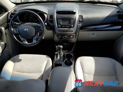 Zdjęcie 8 z 13 samochodu: 2015 KIA SORENTO LX VIN:5XYKT4A62FG551608 - miniatura