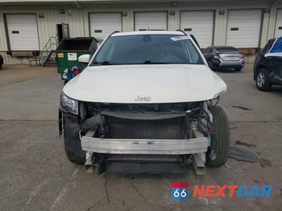 Piąte zdjęcie samochodu w środku: 2018 JEEP COMPASS LATITUDE VIN:3C4NJCBB4JT420416 - miniatura