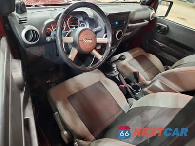 Zdjęcie 8 z 12 samochodu: 2010 JEEP WRANGLER SAHARA VIN:1J4AA5D11AL154583 - miniatura