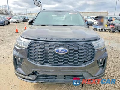 Piąte zdjęcie samochodu w środku: 2025 FORD EXPLORER ST-LINE VIN:1FMUK8KH7SGA76740 - miniatura