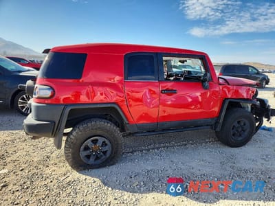 Trzecie zdjęcie samochodu z tyłu: 2012 TOYOTA FJ CRUISER BASE VIN:JTEBU4BF6CK142489 - miniatura