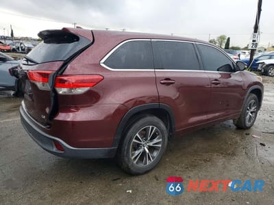 Trzecie zdjęcie samochodu z tyłu: 2017 TOYOTA HIGHLANDER LE VIN:5TDZZRFH5HS221651 - miniatura