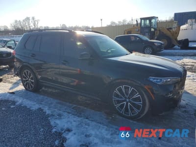 Czwarte zdjęcie samochodu z boku: 2021 BMW X7 M50I VIN:5UXCX6C08M9H52376 - miniatura