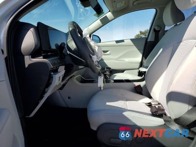 Zdjęcie 7 z 12 samochodu: 2025 HYUNDAI KONA SEL VIN:KM8HBCAB8SU320432 - miniatura