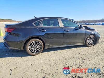Trzecie zdjęcie samochodu z tyłu: 2024 KIA FORTE GT LINE VIN:3KPF54AD5RE815867 - miniatura