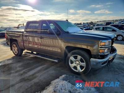 Czwarte zdjęcie samochodu z boku: 2015 CHEVROLET SILVERADO K1500 LT VIN:3GCUKREC1FG199020 - miniatura