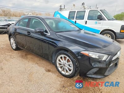 Czwarte zdjęcie samochodu z boku: 2019 MERCEDES-BENZ A 220 4MATIC VIN:WDD3G4FB1KW018716 - miniatura