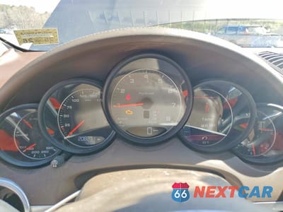 Zdjęcie 9 z 11 samochodu: 2012 PORSCHE CAYENNE S HYBRID VIN:WP1AE2A27CLA91108 - miniatura