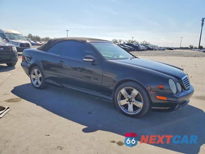 Czwarte zdjęcie samochodu z boku: 2003 MERCEDES-BENZ CLK 430 VIN:WDBLK70G33T133673 - miniatura
