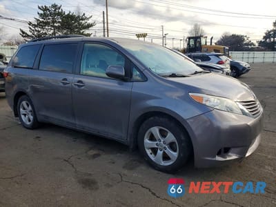 Czwarte zdjęcie samochodu z boku: 2017 TOYOTA SIENNA LE VIN:5TDKZ3DC9HS874330 - miniatura
