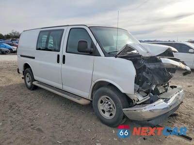 Czwarte zdjęcie samochodu z boku: 2018 CHEVROLET EXPRESS 2500 CARGO DELIVERY VAN VIN:1GCWGAFGXJ1904174 - miniatura