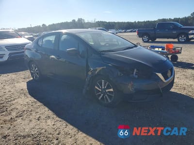 Czwarte zdjęcie samochodu z boku: 2020 NISSAN VERSA SV VIN:3N1CN8EV6LL880715 - miniatura